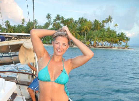 Tomando banho de shampoo no fim de tarde em San Blás, na costa do Panamá